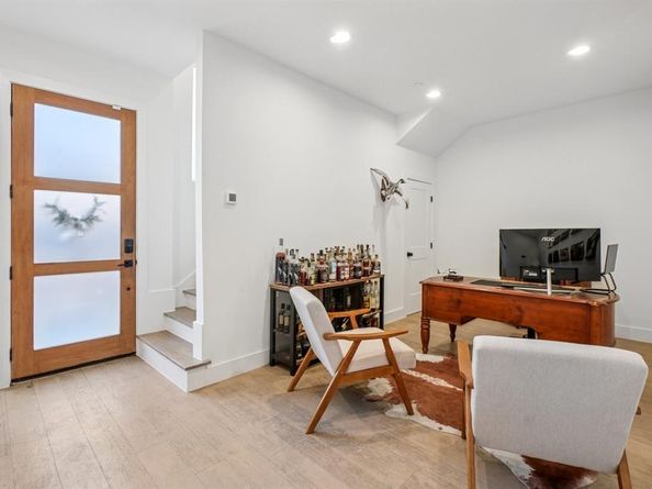 145 N Henderson Avenue  102, Dallas Texas 75214