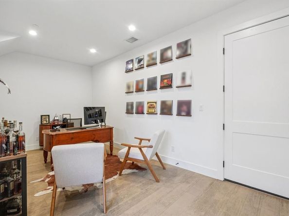 145 N Henderson Avenue  102, Dallas Texas 75214