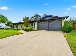 2105  Rockmoor Drive , Edgecliff Village Texas 76134