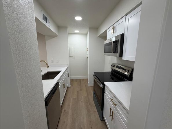 424  Valley Park Drive , Garland Texas 75043