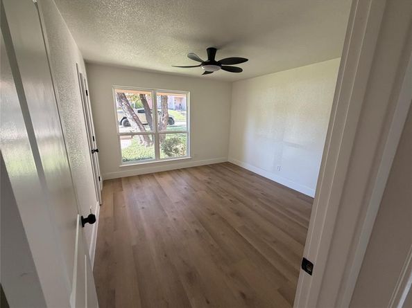 424  Valley Park Drive , Garland Texas 75043