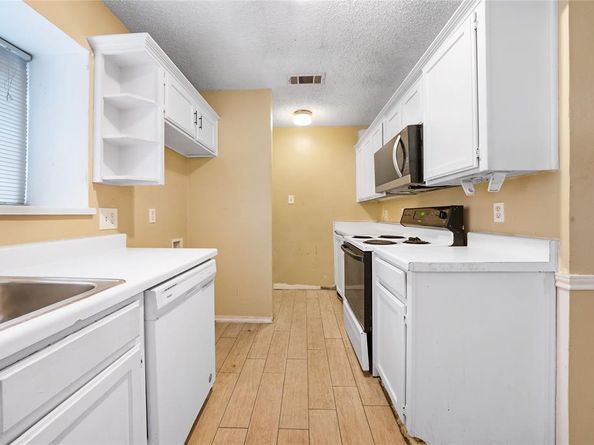 700  Long Court , Cedar Hill Texas 75104