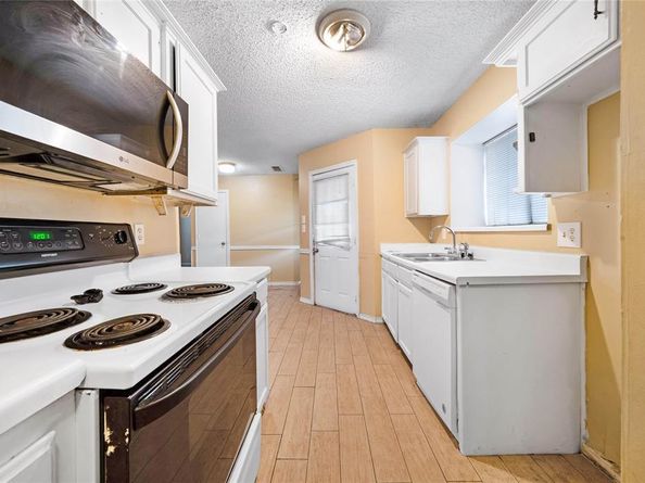 700  Long Court , Cedar Hill Texas 75104