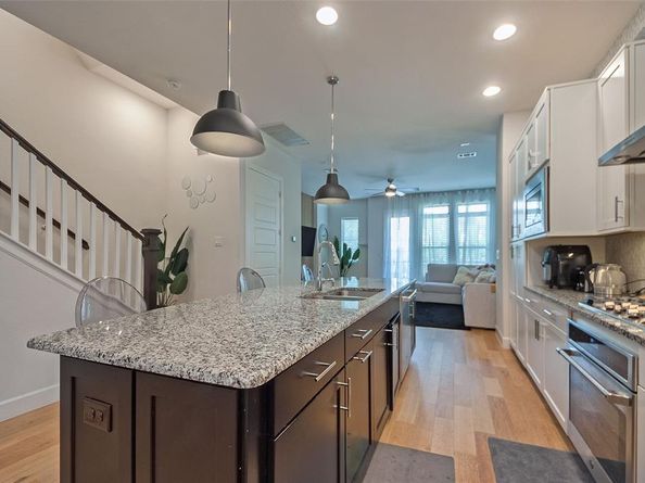 1141  Tea Olive Lane , Dallas Texas 75212