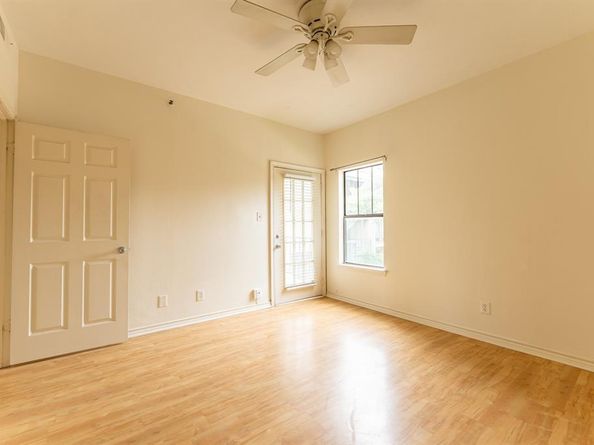 3105  san jacinto Street  210, Dallas Texas 75204