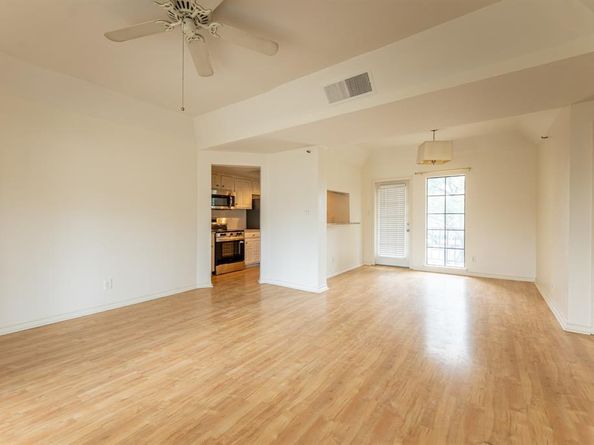 3105  san jacinto Street  210, Dallas Texas 75204