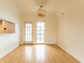 3105  san jacinto Street  210, Dallas Texas 75204