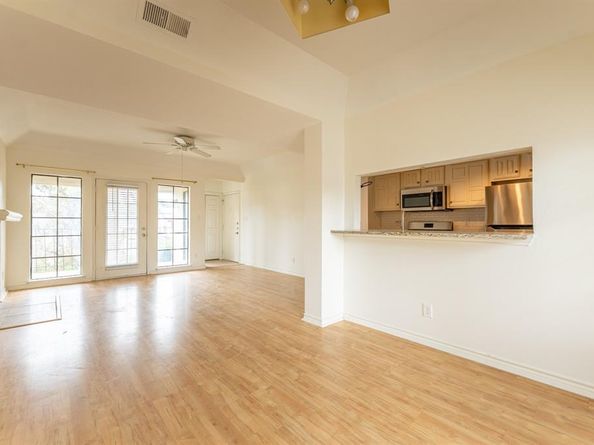 3105  san jacinto Street  210, Dallas Texas 75204