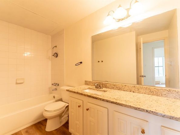 3105  san jacinto Street  210, Dallas Texas 75204