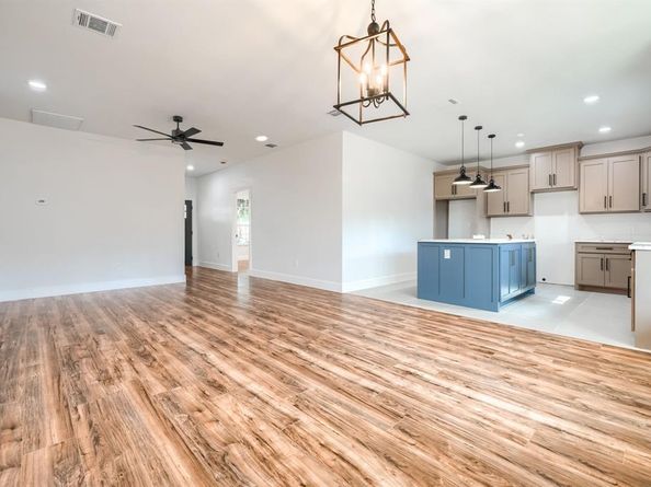 3322  Collins Boulevard , Garland Texas 75044