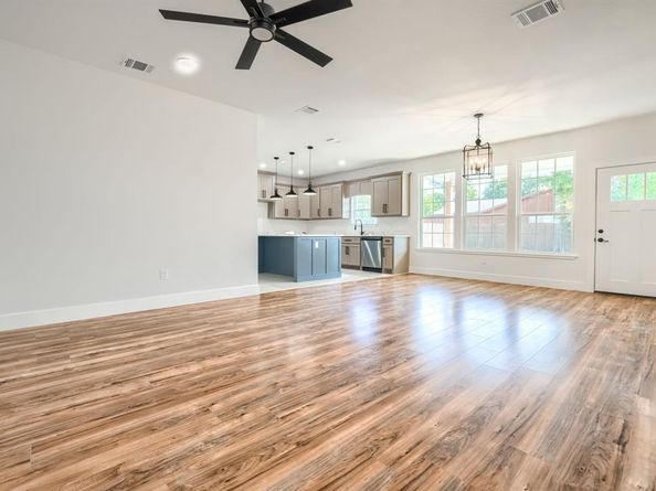 3322  Collins Boulevard , Garland Texas 75044