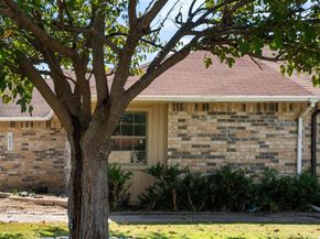 621  Stonehenge Drive , Grand Prairie Texas 75052