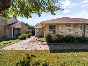 621  Stonehenge Drive , Grand Prairie Texas 75052