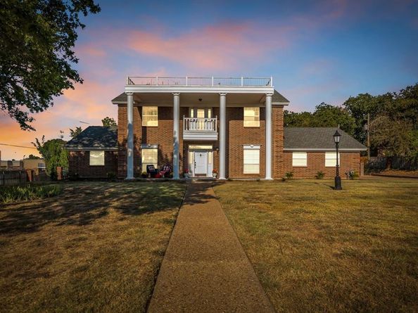 2620  Brookridge Drive , Hurst Texas 76054