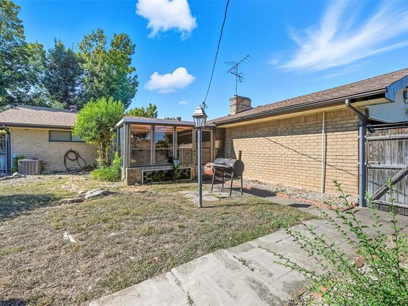 1715  Shady Glen Lane , Dallas Texas 75232