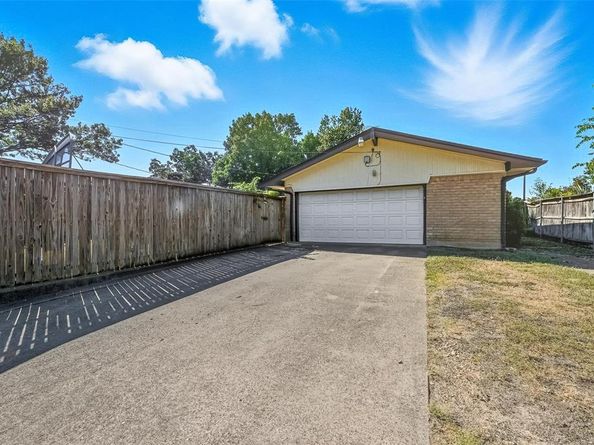 1715  Shady Glen Lane , Dallas Texas 75232