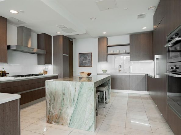 3130 N Harwood Street  2006, Dallas Texas 75201