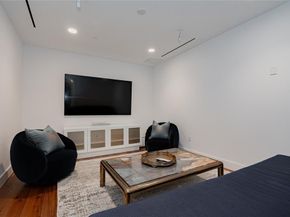 3130 N Harwood Street  2006, Dallas Texas 75201