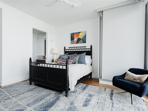 3130 N Harwood Street  2006, Dallas Texas 75201