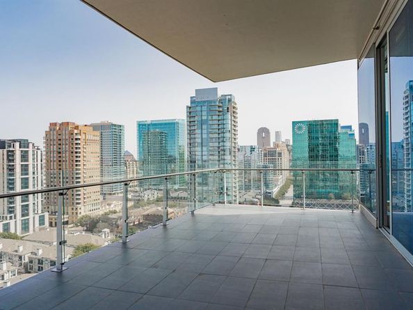 3130 N Harwood Street  2006, Dallas Texas 75201