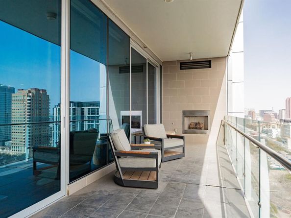 3130 N Harwood Street  2006, Dallas Texas 75201
