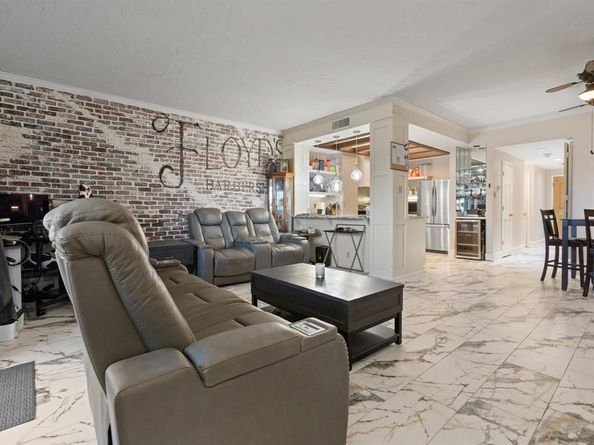 2100  Reflection Bay Drive , Arlington Texas 76013