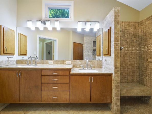 2901 N Sunbeck Circle , Farmers Branch Texas 75234