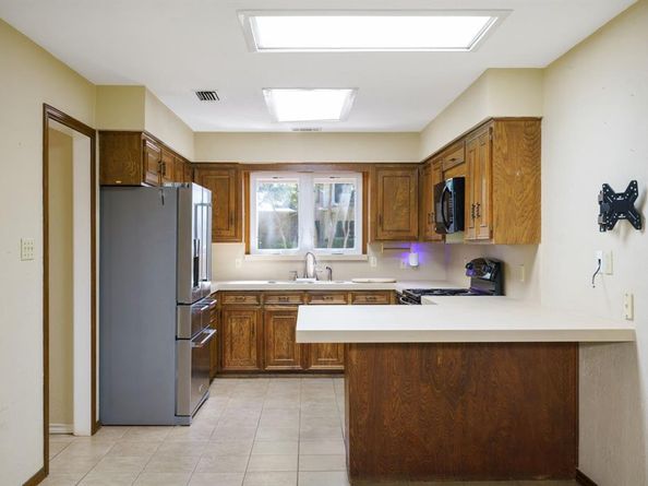 2901 N Sunbeck Circle , Farmers Branch Texas 75234