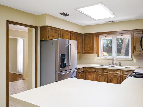 2901 N Sunbeck Circle , Farmers Branch Texas 75234