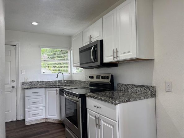 5633  Curzon Avenue , Fort Worth Texas 76107