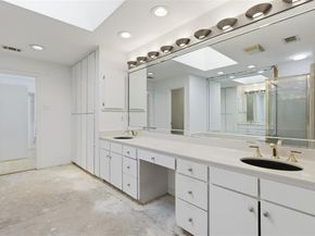 7211  Valley View Place , Dallas Texas 75240