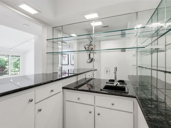 7211  Valley View Place , Dallas Texas 75240