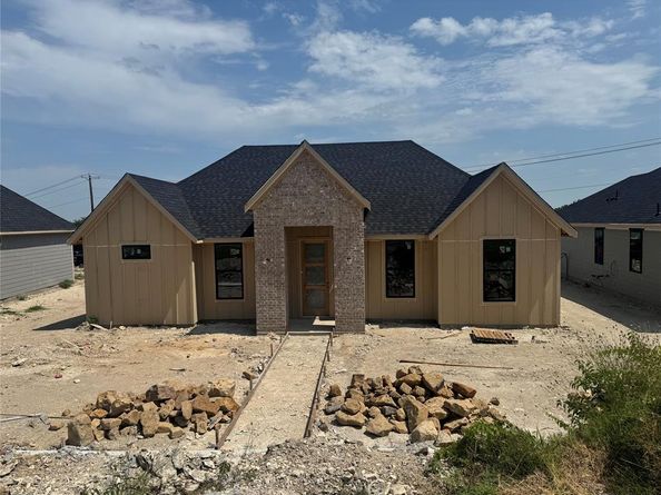 1636 W Wintergreen Road , Lancaster Texas 75134