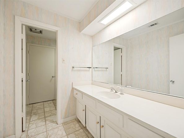 6727  Southpoint Drive , Dallas Texas 75248