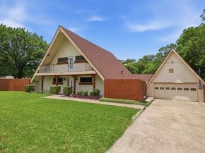 205  Roaring Springs Drive , DeSoto Texas 75115
