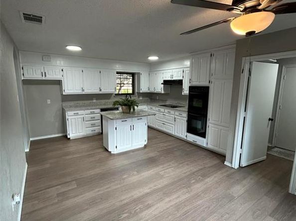 917  Bucknell Drive , Arlington Texas 76012