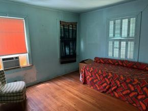 319  Avenue J  , Dallas Texas 75203