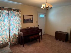 319  Avenue J  , Dallas Texas 75203