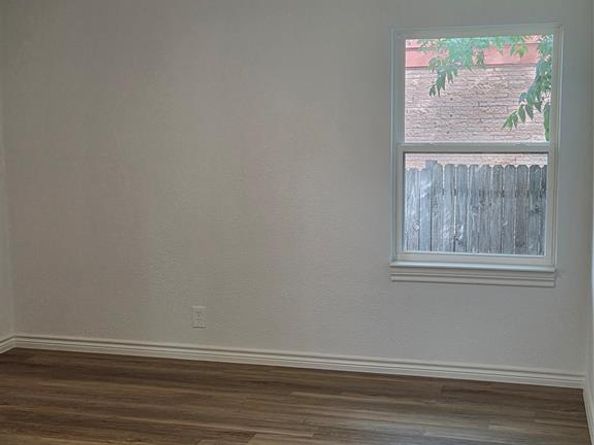 2108  Blake Avenue , Dallas Texas 75228
