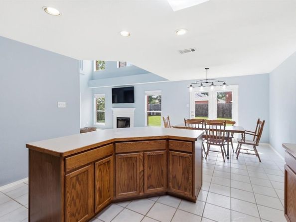 1703  Wolf Creek Drive , Arlington Texas 76018