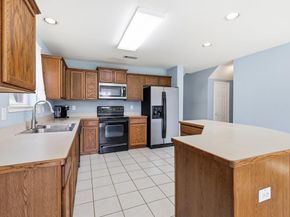 1703  Wolf Creek Drive , Arlington Texas 76018