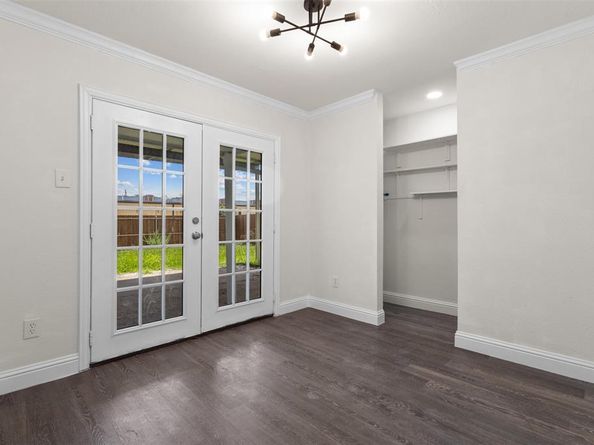 530  Edgemere Drive , Garland Texas 75043