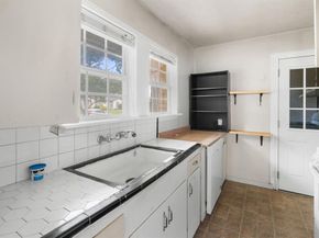 813  Truman Street , Arlington Texas 76011
