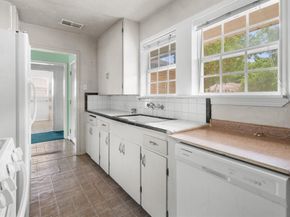 813  Truman Street , Arlington Texas 76011