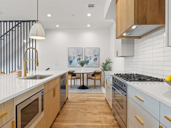 4330  Dickason Avenue  102, Dallas Texas 75219