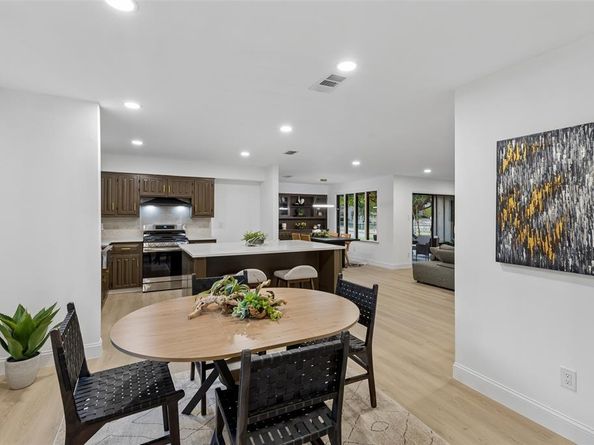 2133  Oak Valley Lane , Dallas Texas 75232