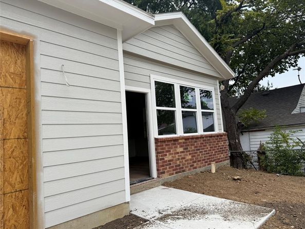 2714  Springdale Street , Dallas Texas 75210