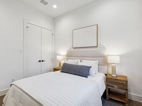 2142  Lovedale Avenue  104, Dallas Texas 75235