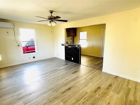 3297  Todd Avenue , Fort Worth Texas 76110