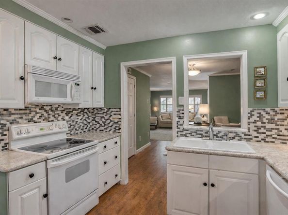 3011  Mahanna Springs Drive  B, Dallas Texas 75235